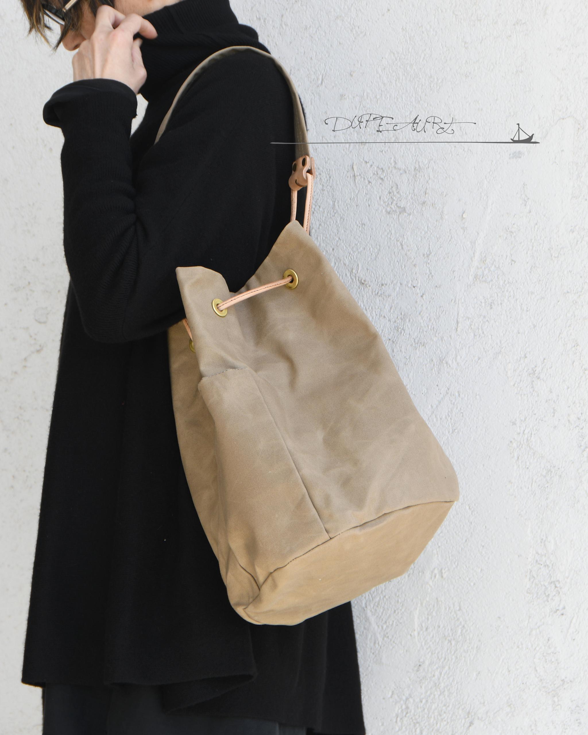 DUPEAURT/デュポー/巾着丸底2wayワンショルダーバッグ/本ヌメ革パーツ/パラフィン防水帆布/カーキベージュ | 2枚目