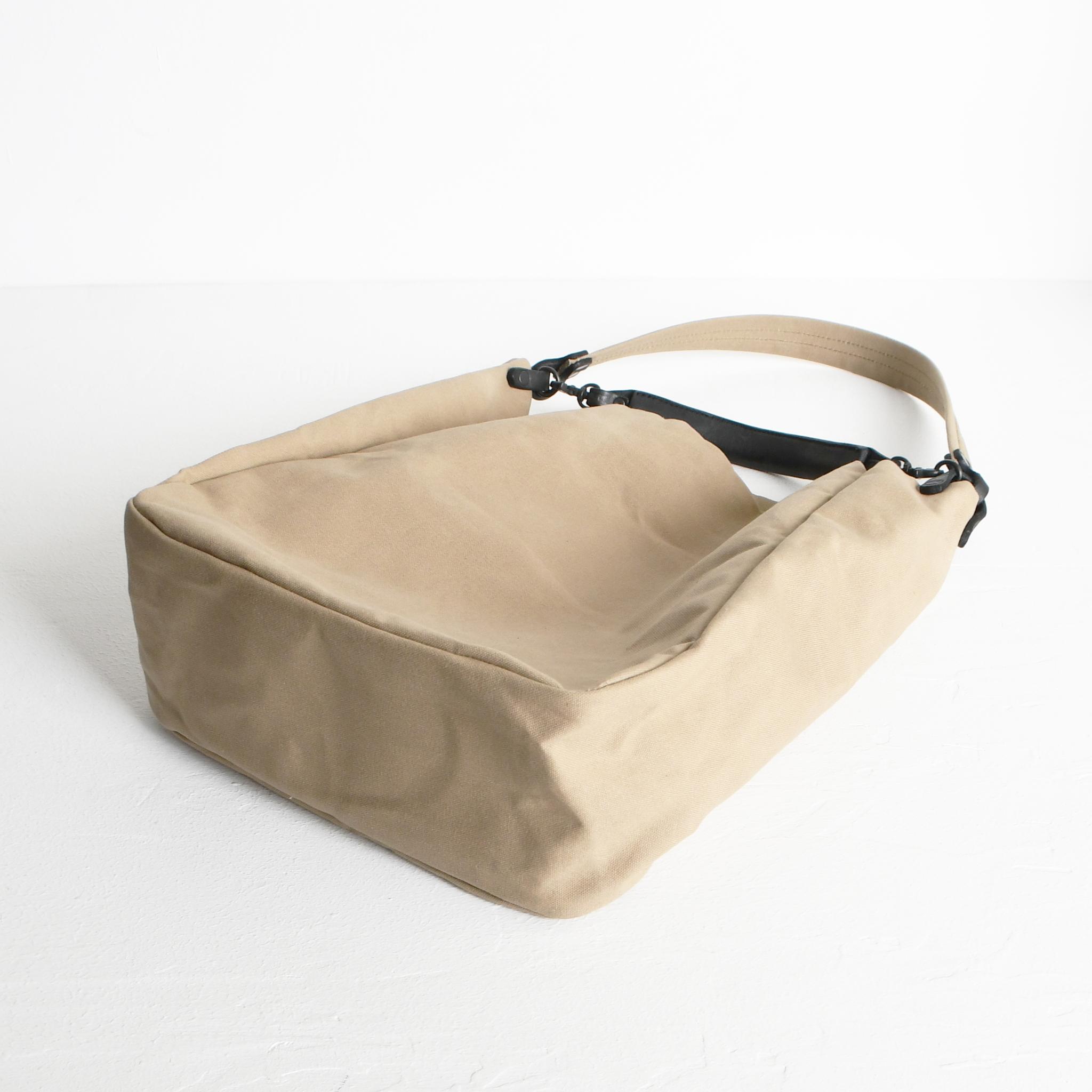 DUPEAURT/デュポー/本ヌメ革ハンドルの付いた2wayワンショルダーバッグ/防水綿帆布/A4対応/カーキベージュ | 7枚目