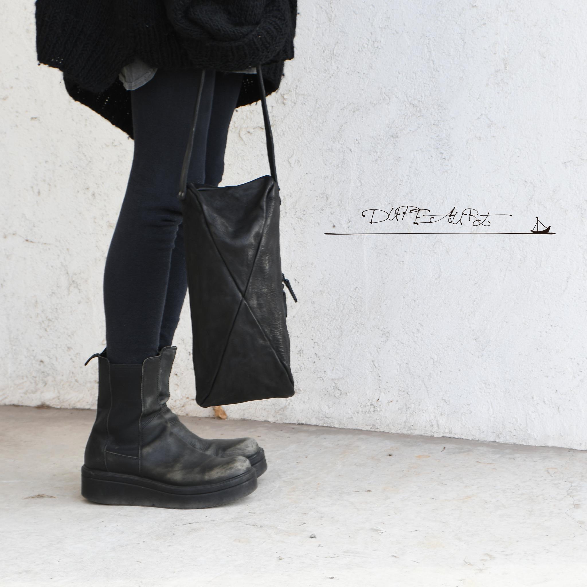 DUPEAURT/デュポー/縦型スクエアボストン/本ヌメ牛革/製品染め/ブラック | 2枚目