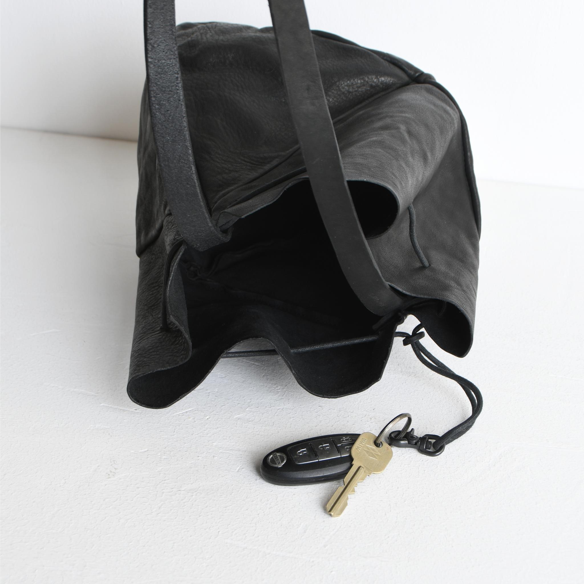 DUPEAURT/デュポー/ラウンド巾着トート/本ヌメ牛革/製品染め/ブラック | 9枚目