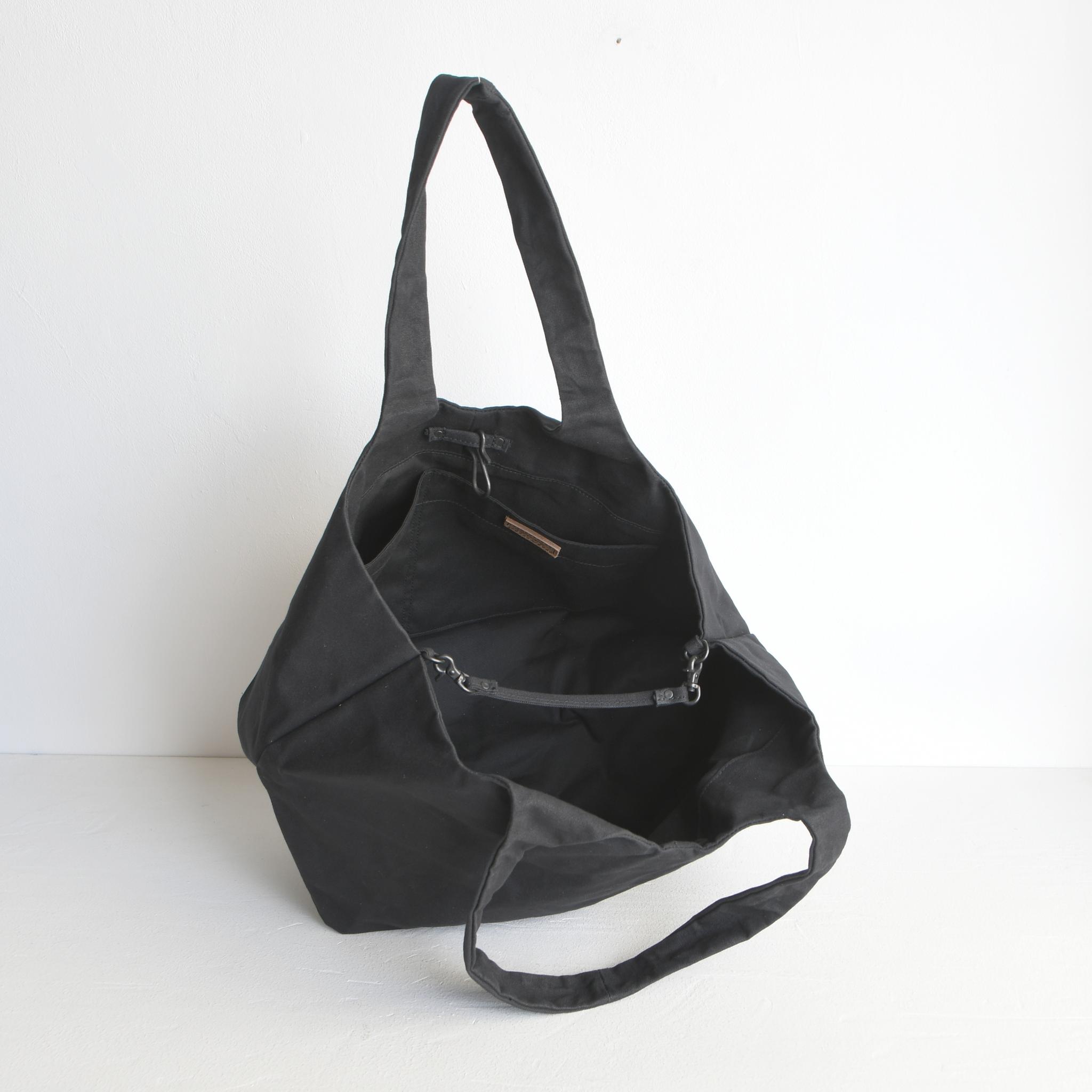 デュポー/ハンドルと底と側面のすべてが一枚の布で出来たトートバッグ/底補強ベルト付き/普段使いサイズ/ブラック | 10枚目