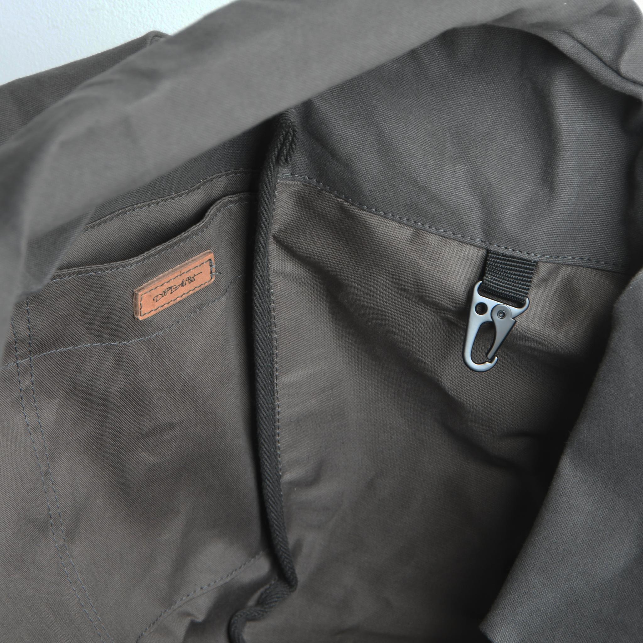 DUPEAURT/デュポー/手持ちも出来る2wayワンショルダーバッグ/パラフィン防水綿帆布/大容量/ダークグレー | 4枚目