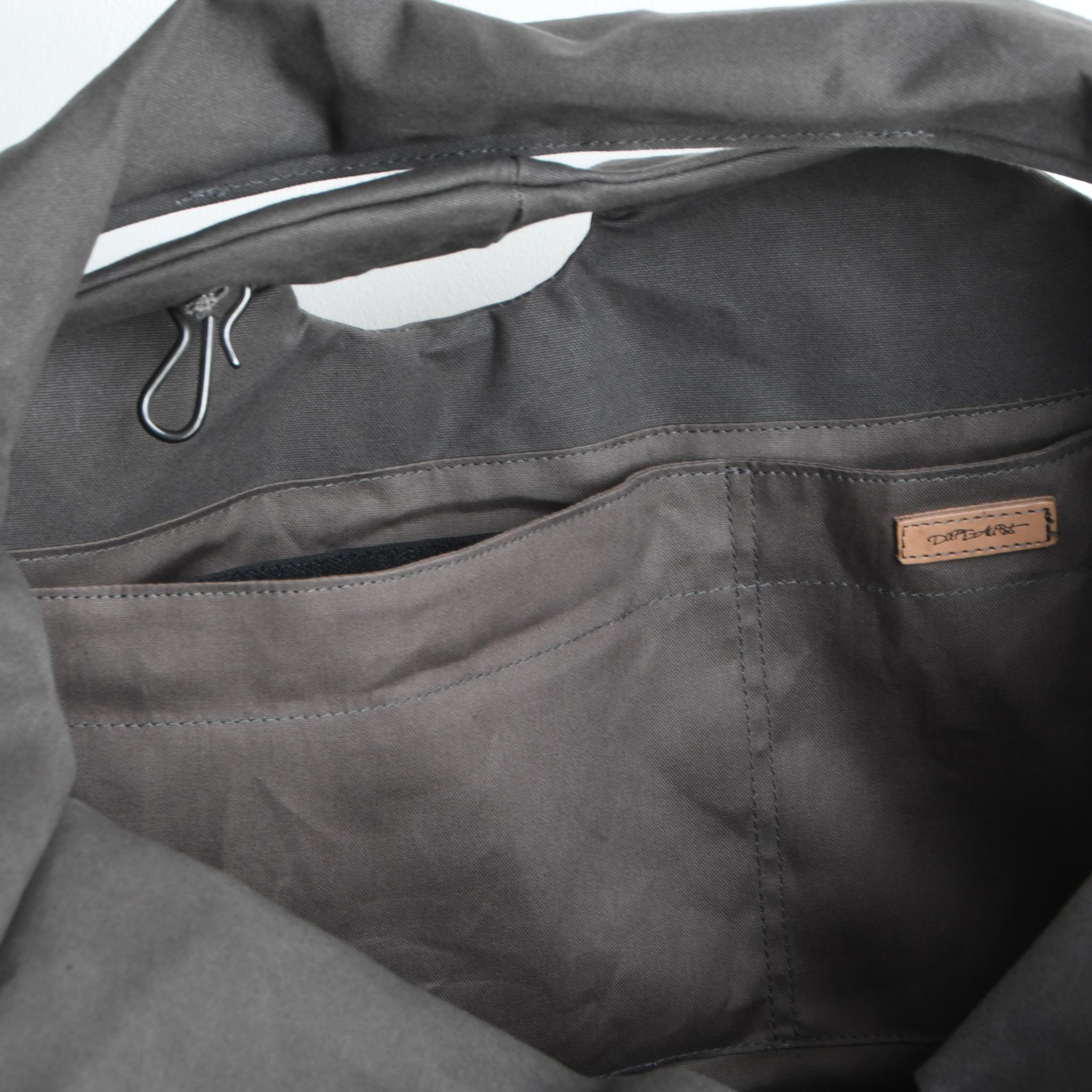 DUPEAURT/デュポー/手持ちも出来る2wayワンショルダーバッグ/パラフィン防水綿帆布/大容量/ダークグレー | 12枚目